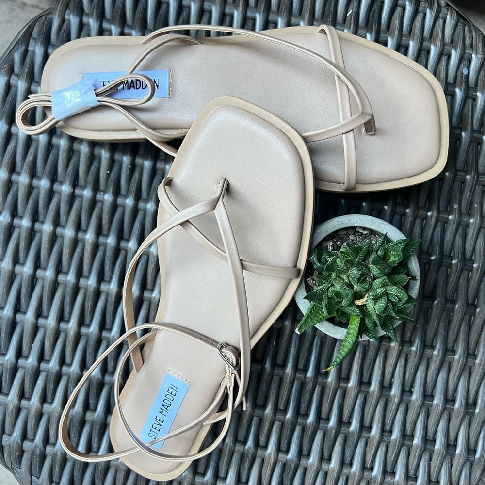 Steve Madden Nude Flat Sandals - Picture 6 of 9